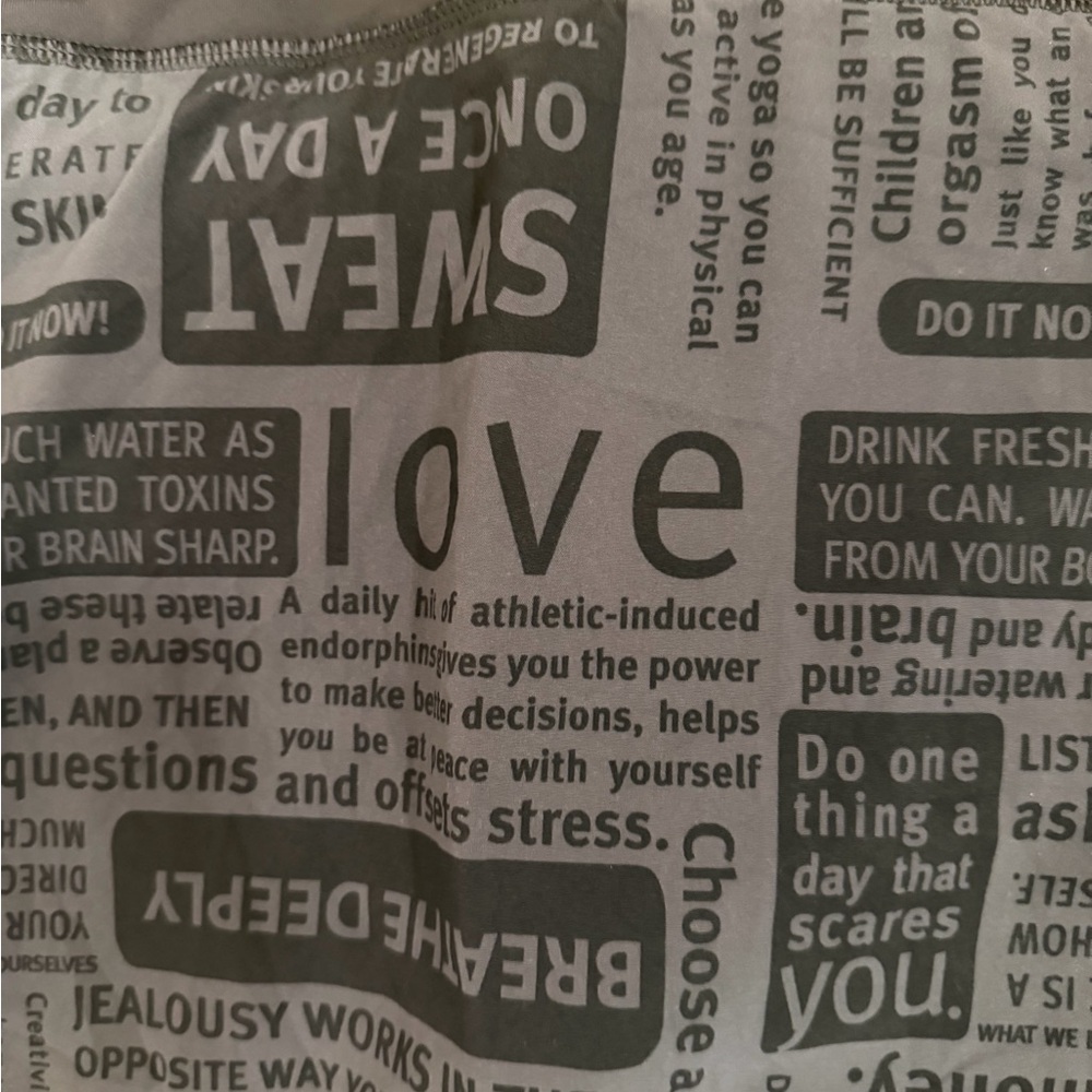 💜Rare NWOT Lululemon Manifesto Black Text Print Mini Skirt - Picture 5 of 11